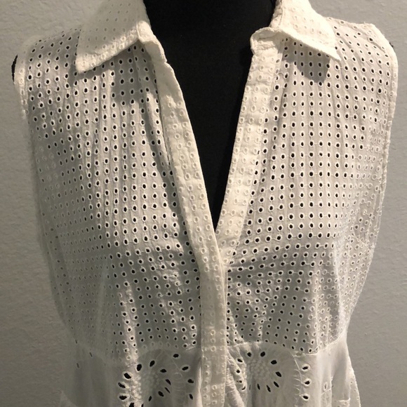 Chelsea & Theodore loose& comfy white eyelet blouse. Collar/v-neck button front. - Picture 2 of 5